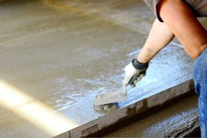 tips mencegah retak rambut di lantai beton